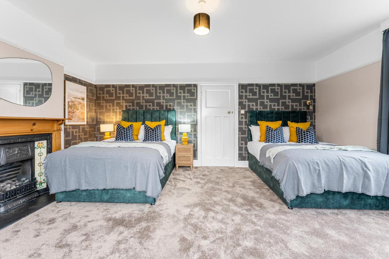 Stunning 4-bed - Garden - Sleeps 14 Bristol