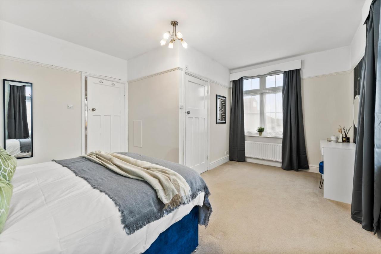 Stunning 4-bed - Garden - Sleeps 14 *