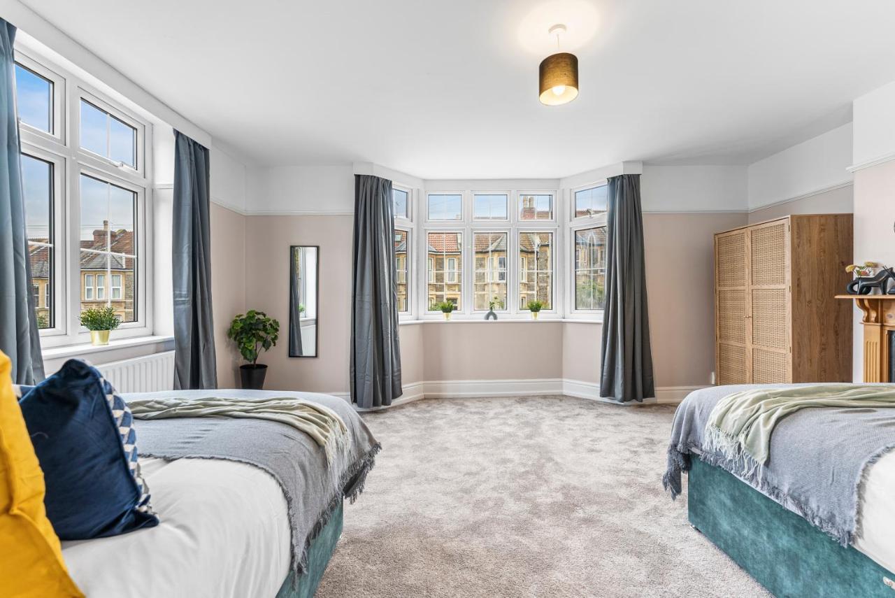 Stunning 4-bed - Garden - Sleeps 14 Bristol