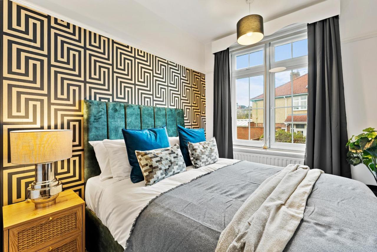 Stunning 4-bed - Garden - Sleeps 14 Casa de Férias Bristol
