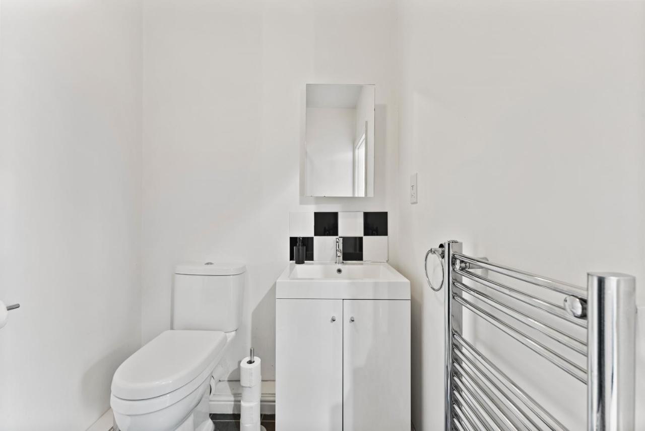 Stunning 4-bed - Garden - Sleeps 14 Bristol